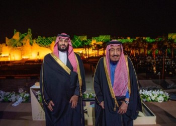  العرب اليوم - الملك سلمان وولي العهد يقدمان التعازي لأمير الكويت في وفاة الشيخ علي الصباح
