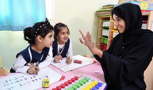  العرب اليوم - طالبة إماراتية تطلق ابتكار الحقيبة المدرسية الذكية