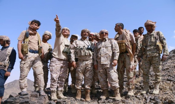 مقتل وإصابة 13 فردا في الجيش اليمني بقصف إستهدف حفلاً عسكرياً