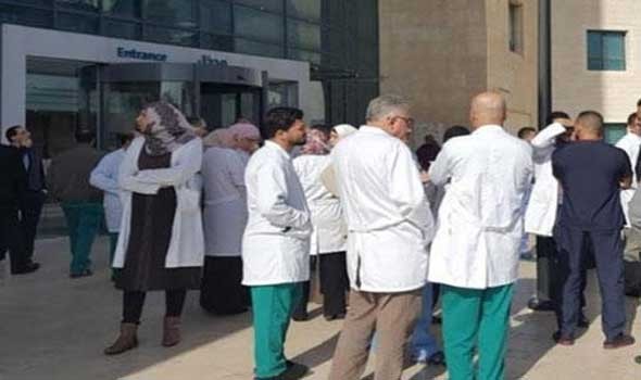 نقابة أطباء فلسطين تنتفض ضد قرار لعباس وتعلن عصيانا طبيا شاملا