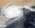  العرب اليوم - إعصار ماوار القوي يقترب من &quot;أوكيناوا&quot; اليابانية