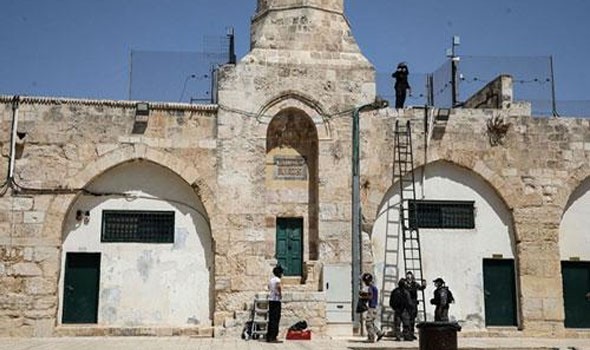  العرب اليوم - إصابة 6 من عناصر الشرطة الإسرائيلية في مواجهات المسجد الأقصى