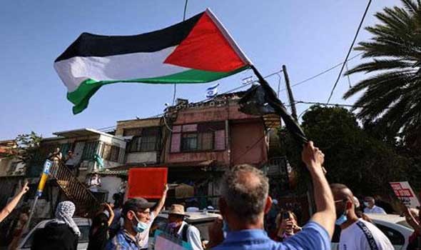  العرب اليوم - احتجاجات فلسطينية على قرار تأجيل الانتخابات في الضفة الغربية وقطاع غزة