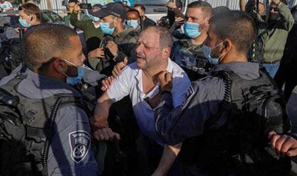  العرب اليوم - مواجهات بين فلسطينيين والشرطة الإسرائيلية بـ"الأقصى"