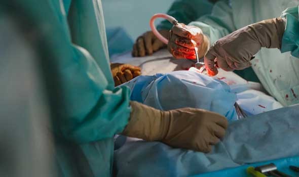  العرب اليوم - طبيب يكشف تفاصيل إزالة سكين بقي داخل جسد شاب جزائري 26 عاما