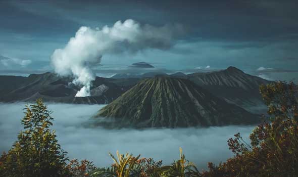  العرب اليوم - إندونيسيا تعلن رصد 11 انهيارا متوهجا للحمم البركانية من جبل ميرابى
