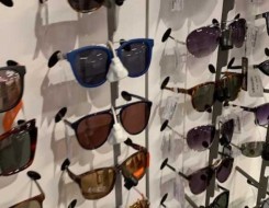  العرب اليوم - نظارات شمسية بألوان ترابية موضة خريف 2021
