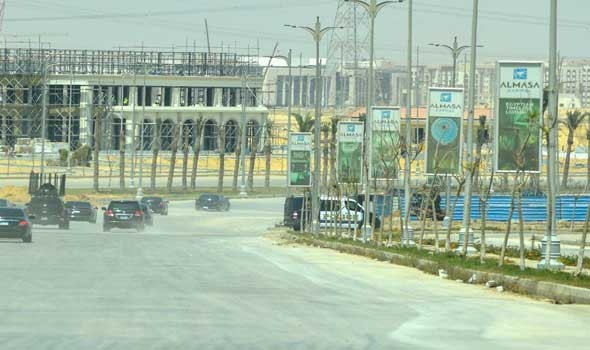 مصر تبني سارية علم أعلى من الهرم الأكبر في العاصمة الإدارية الجديدة