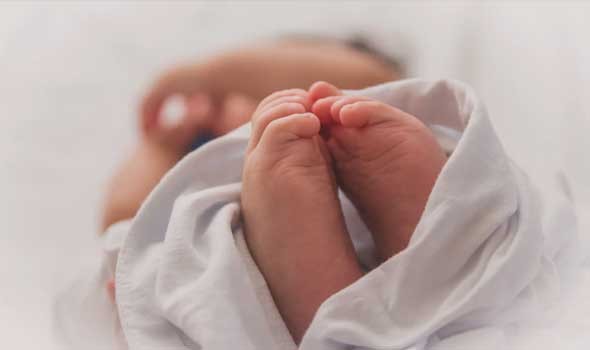 دراسة تؤكد أن رعاية الرضع خلال الليل تقلل اضطرابات النوم للأمهات