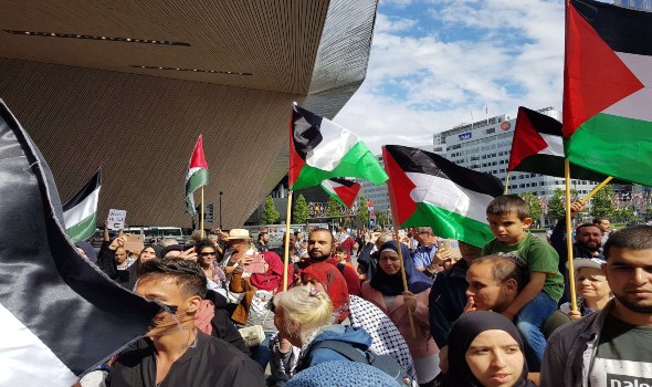  العرب اليوم - مظاهرات في المدن الفلسطينية ضد إسرائيل والسلطة بعدوفاة الناشط السياسي نزار بنات