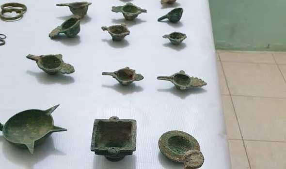  العرب اليوم - لبنان يُسَلِّم العراق 337 قطعة أثرية مهربة من متحف "نابو" اللبناني