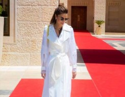  العرب اليوم - إطلالات أيقونية للملكة رانيا كشفت عن سر أناقتها