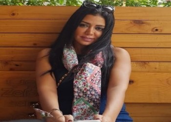  العرب اليوم - رانيا يوسف تكشف سبب عزوفها عن حضور العزاءات