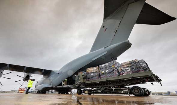  العرب اليوم - الإمارات ترسل طائرة تحمل 27 طنا من المساعدات للاجئين الأوكرانيين في بولندا