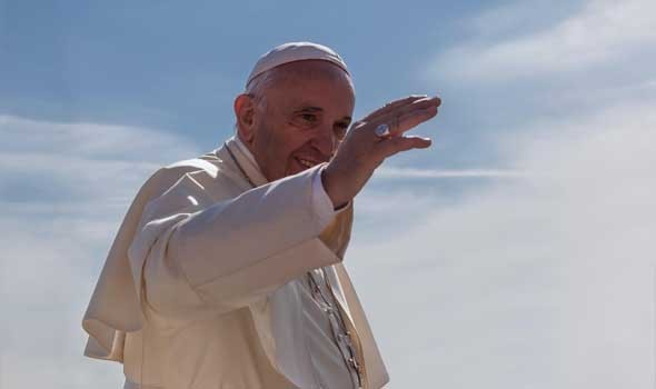 البابا فرنسيس يستأنف عمله تدريجيا بعد جراحة فى الأمعاء