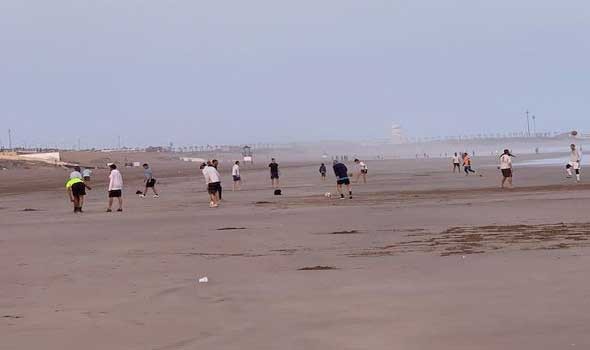 مسؤول يكشف عن سبب تسمم 149 مواطنا على شاطئ في الجزائر