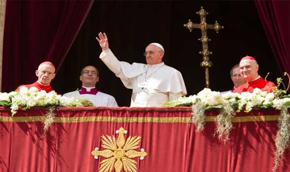  العرب اليوم - البابا فرنسيس  يدعو لإنهاء الحرب "الهوجاء" في أوكرانيا