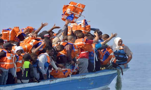  العرب اليوم - حرس السواحل الليبي ينقذ 153 مهاجراً أفريقياً من الغرق