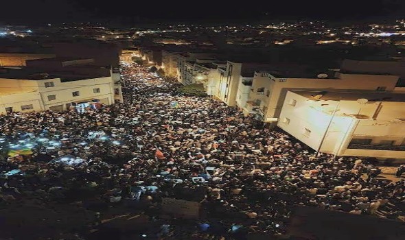  العرب اليوم - محتجون جزائريون يقتحمون مقر "حزب بوتفليقة" للمطالبة بعزل أمينه العام