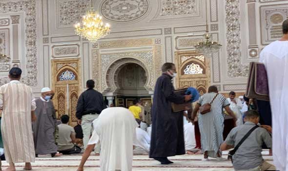  العرب اليوم - حكم اقتداء المرأة بـ إمام المسجد في صلاة الجمعة من المنزل