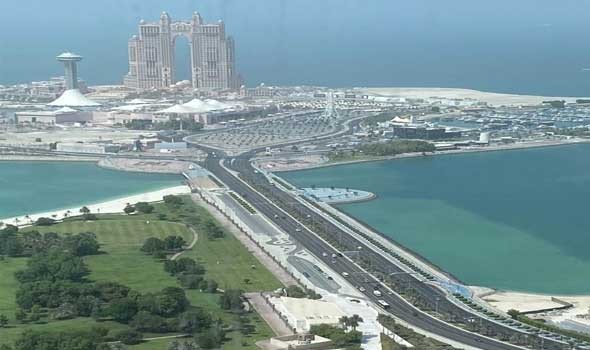  العرب اليوم - رصد ثقب أزرق نادر  في مياه "الظفرة" في الإمارات