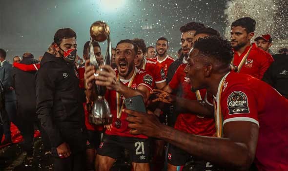  العرب اليوم - الأهلي يفوز على البنك ويتصدر الدوري قبل مواجهة الزمالك في القمة