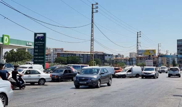  العرب اليوم - تجدُّد الطوابير أمام محطات الوقود  في لبنان ومخاوف من نفاد الطحين والمشتقات النفطية