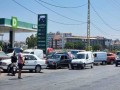  العرب اليوم - اللبنانيون يواصلون تهافتهم على محطات البنزين مع ارتفاع أسعار المحروقات