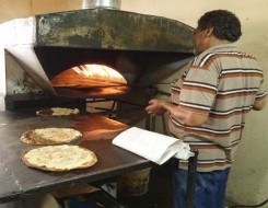  العرب اليوم - طوابير خبز في منطقة تضم 80 % من مخزون القمح السوري