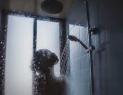  العرب اليوم - 4 فوائد للاستحمام بالماء البارد