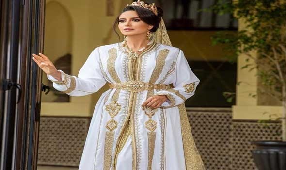  العرب اليوم - أجمل العبايات والقفاطين من إطلالات النجمات ومدونات الموضة