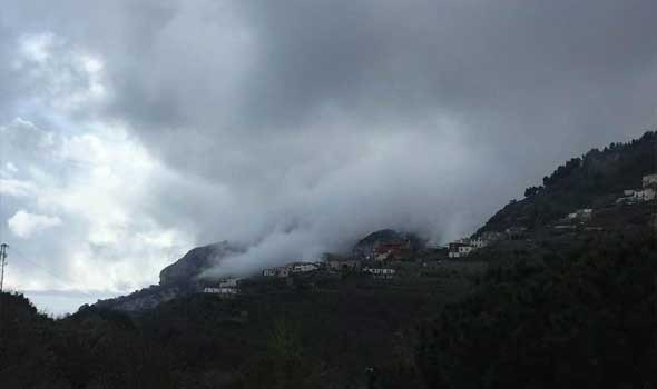 حريق كبير في منطقة لبنانية وعمليات الإطفاء لا تزال مستمرة والأهالي يناشدون الجيش