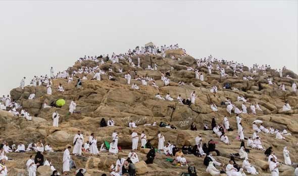 بدء توافد قوافل الحجاج إلى صعيد عرفات الطاهر