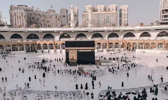  العرب اليوم - السفرة الرمضانية تعود إلى المسجد النبوي بعد غياب عامين