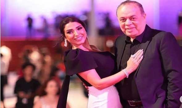  العرب اليوم - روجينا وأشرف زكي يدعمان ابنتهما في أول تجربة مسرحية