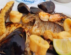  العرب اليوم - خبير تغذية يُوضّح مع أي مادة غذائية يفضل تناول السمك