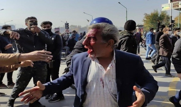  العرب اليوم - عمال القضاء ينتفضون ضد حكومة إبراهيم رئيسي وإحتجاجات غير مسبوقة في إيران