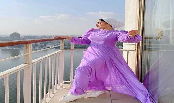  العرب اليوم - الفساتين "الطائرة" تُسيطر على وسائل التواصل الاجتماعي