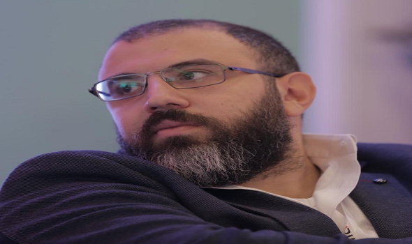  العرب اليوم - بلينكن يمنح الصحافي رياض قبيسي جائزة لمكافحته الفساد في لبنان