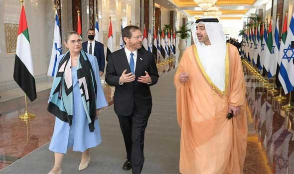  العرب اليوم - الرئيس الإسرائيلي يَصِل إلى الإمارات في زيارة هي الأولى من نوعها