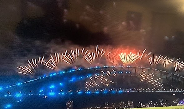  العرب اليوم - دول العالم تستقبل العام الجديد 2024 بالاحتفالات والألعاب النارية وفي مقدمتهم سيدني ونيوزيلندا