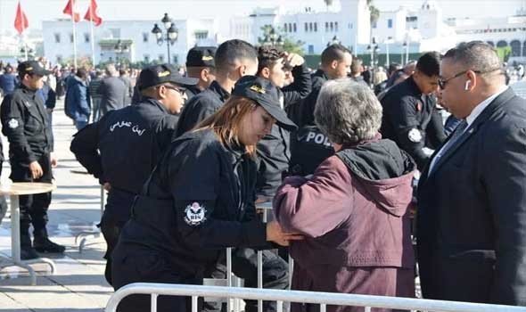  العرب اليوم - صدامات في تونس بين الشرطة ومحتجين على الاستفتاء الدستوري