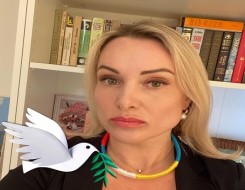  العرب اليوم - تغريم الصحفية الروسية التي إحتجت على الهواء ضد الحرب مادياً وإطلاق سراحها