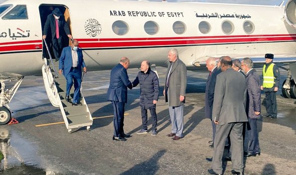  العرب اليوم - وزير الخارجية المصري يصل موسكو ضمن وفد وزاري عربي لإيجاد حل للأزمة في أوكرانيا