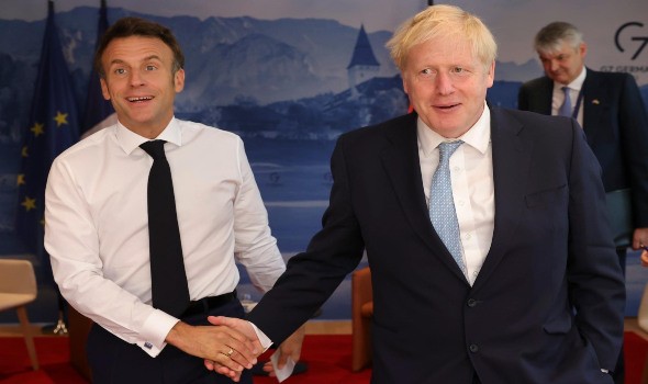 جونسونْ يؤكدُ أنَ فرنسا وبريطانيا كانتا ضعيفتينِ في ردهما على اعترافِ روسيا بجمهوريتي دونيتسكْ ولوغانسكْ