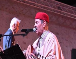  العرب اليوم - لطفي بوشناق يتألق في مهرجان الغناء بالفصحى في السعودية