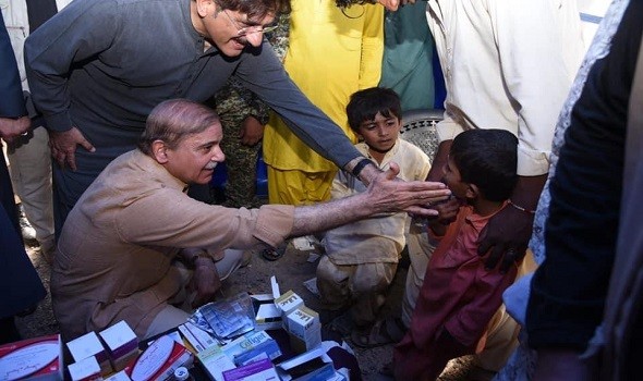 باكستان تنشر آلالاف الأطباء لاحتواء أوبئة الفيضانات