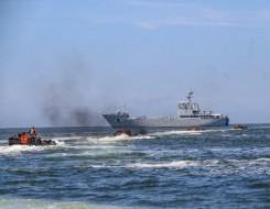  العرب اليوم - الجيش الصيني يُعلن إبعاد سفينة حربية أميركية في بحر الصين الجنوبي