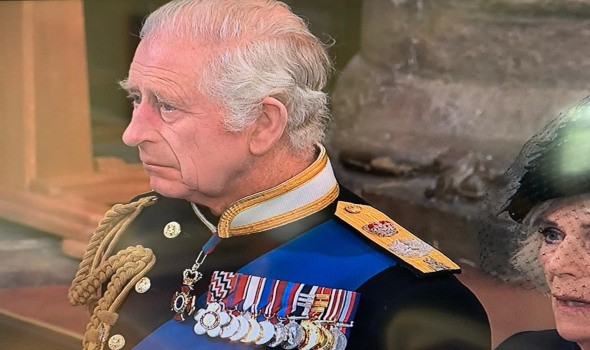 بمناسبة تتويج الملك تشارلز الثالث العميل 007 ينقذ بريطانيا في رواية جديدة