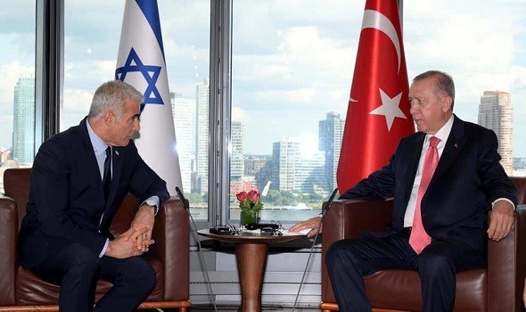     العرب اليوم - بعد تحسن العلاقات بينهما ، عقدت القمة الأولى بين أردوغان ورئيس الوزراء الإسرائيلي لبيد في نيويورك